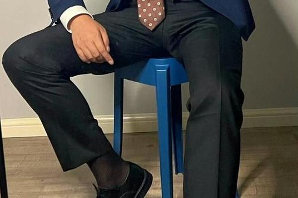 公务员面试男生穿什么颜色袜子—公务员面试应该穿什么衣服