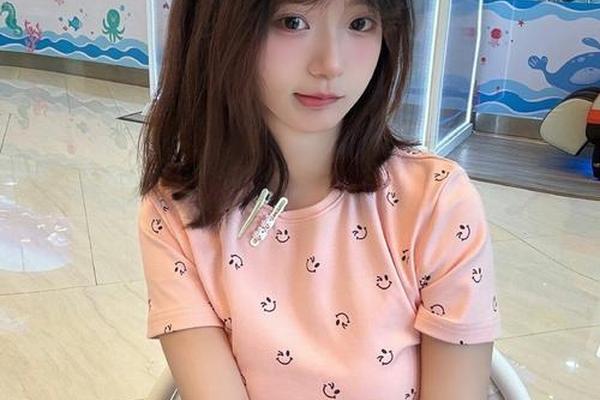圆脸小姐姐照片真实图片(小姐姐脸部照片)