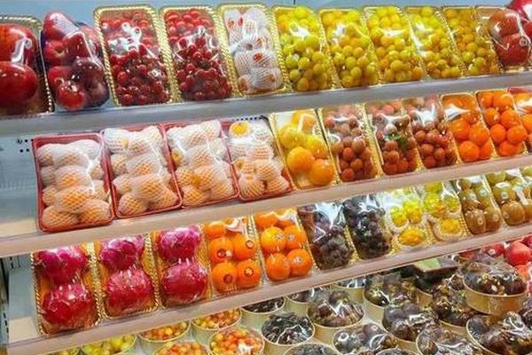 招财最厉害三个水果摆几个;水果店的摆放效果图