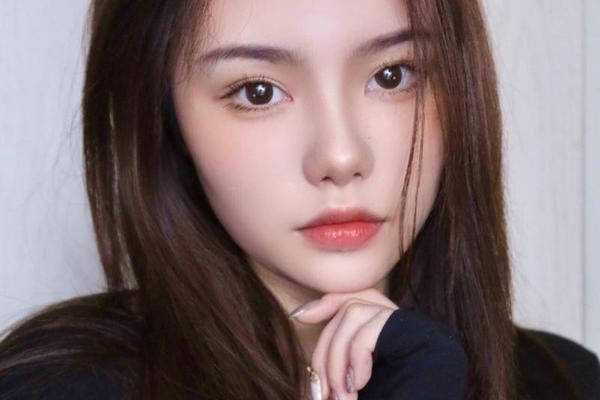圆脸女生照片正脸、圆脸是什么样的图片