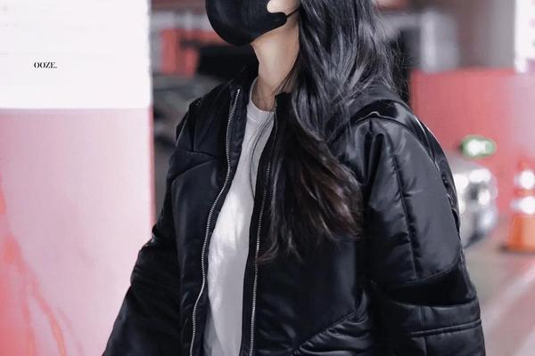最近明星机场都穿什么衣服了—明星机场穿搭 最近明星机场都穿什么衣服了—明星机场穿搭
