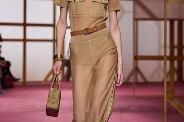 2025最火的颜色衣服 2025年流行的服装款式和颜色