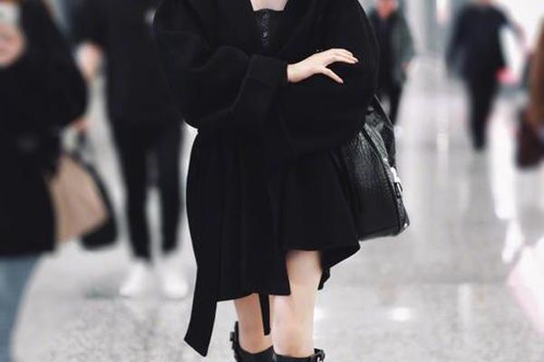 女明星夏季机场穿搭解说视频下载(女明星冬季穿搭)