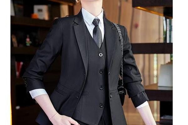 考公务员面试穿什么衣服合适女生、公务员面试女孩子穿什么服装
