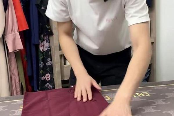 衬衣如何叠放更省空间,衬衣的收纳折叠方法