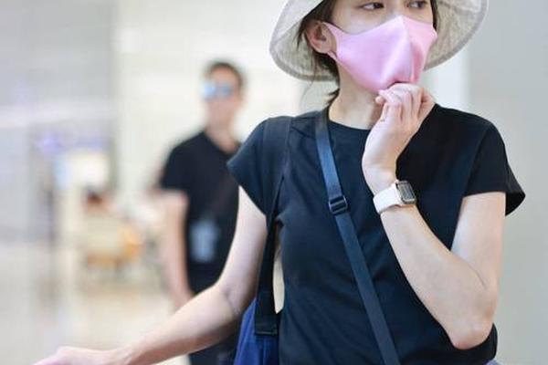 明星机场穿着什么衣服好看_女明星机场穿搭图片