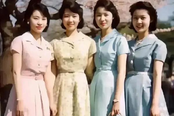 80年代穿衣打扮图片女、七八十年代穿衣打扮 80年代穿衣打扮图片女、七八十年代穿衣打扮