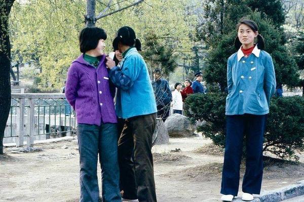 80年代穿什么衣服-80年代的穿着打扮图片