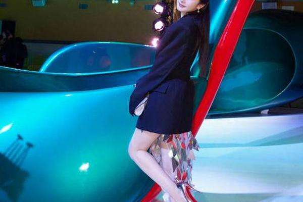 明星夏天衣服搭配图片大全_杨幂图片衣服搭配
