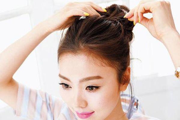 圆脸少女扎头发—大圆脸扎什么发型好看