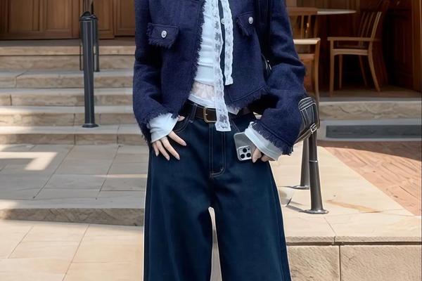 小香风外套怎么搭配什么裤子_小香风衣服配什么裤子好看