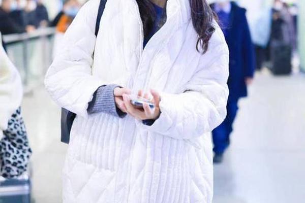 明星冬季外套 明星羽绒服穿搭