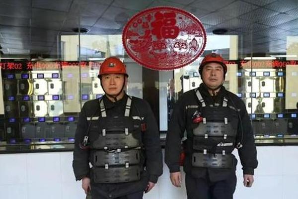 煤矿下井穿衣步骤—煤矿井下穿什么衣服