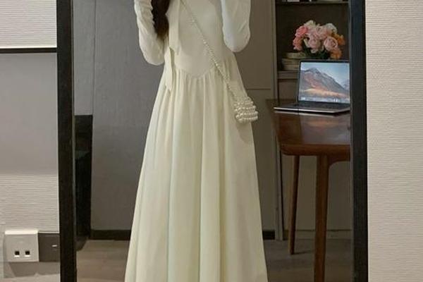 约会穿什么裙子合适 重要场合穿什么衣服女士