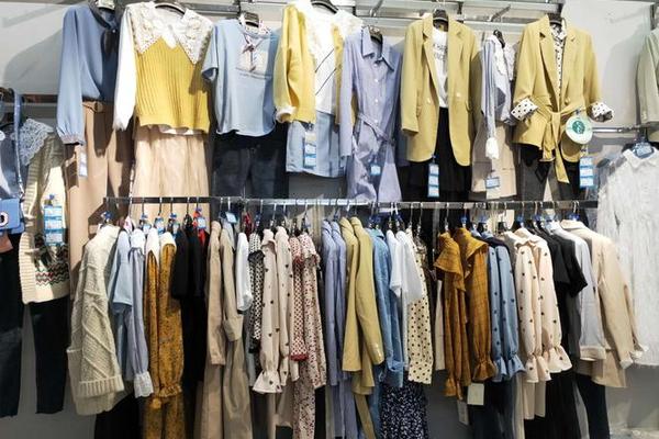 女装陈列搭配技巧总结怎么写啊—服装店搭配技巧和方法