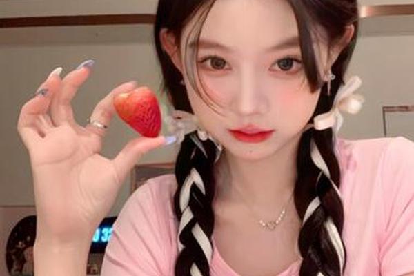 圆脸女照片(圆脸女生头像图片)
