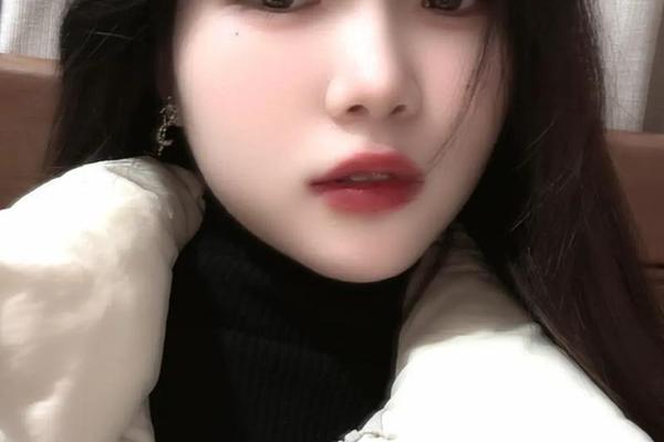 圆脸女生知乎(圆脸女孩子)