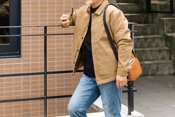 男人穿搭技巧穿衣搭配图片大全_50至60岁男士穿搭春秋