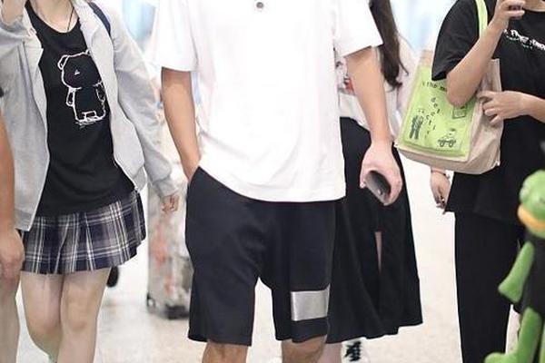 男明星夏季穿着搭配、男明星夏季短袖照片大全