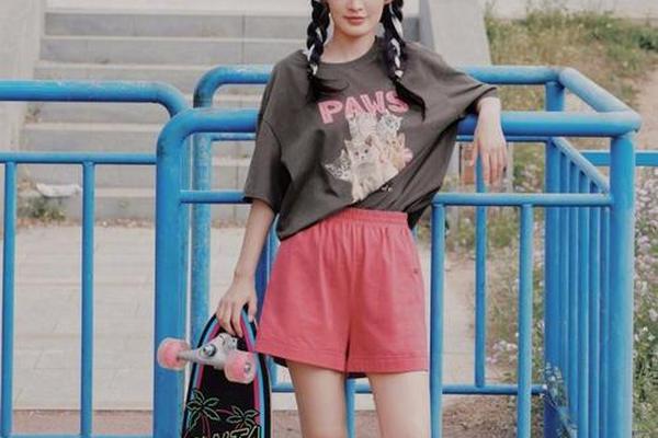 女明星的夏季穿搭日常穿着-女明星私下穿搭