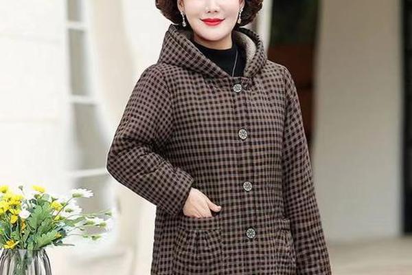 50岁秋冬穿搭图片女装 50岁冬装穿什么衣服好看 50岁秋冬穿搭图片女装 50岁冬装穿什么衣服好看