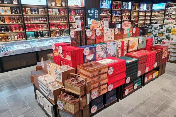 女装店怎么陈列好看又简单图片 礼盒堆头创意陈列图片