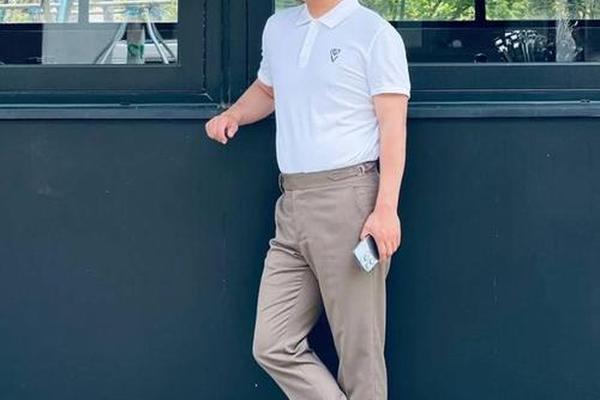 五十岁男人衣服搭配技巧大全视频(五十男人穿衣搭配图)