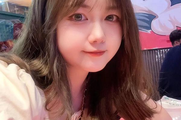 圆脸网红是谁;圆脸得得妹怎么红的