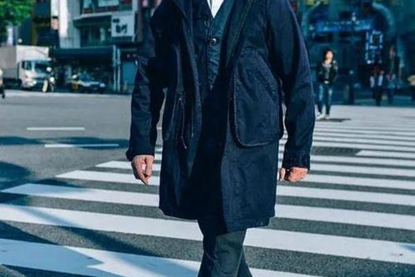 50岁男士最帅的三个颜色_50岁一60岁男士穿搭
