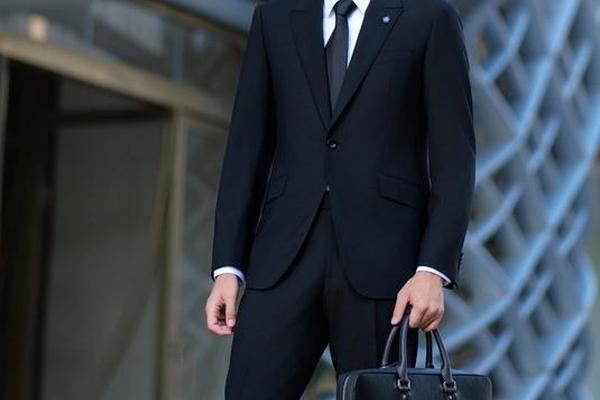 公务员面试穿啥衣服男,公务员面试需要穿正装吗