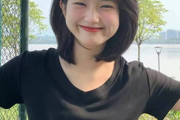 圆脸的女生是谁;圆脸发型图片女