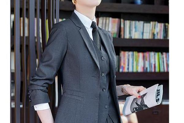 公务员面试一般穿什么衣服(公务员面试穿衣要求)