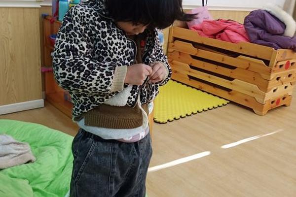播放穿衣服百科视频下载;小朋友穿衣服的视频