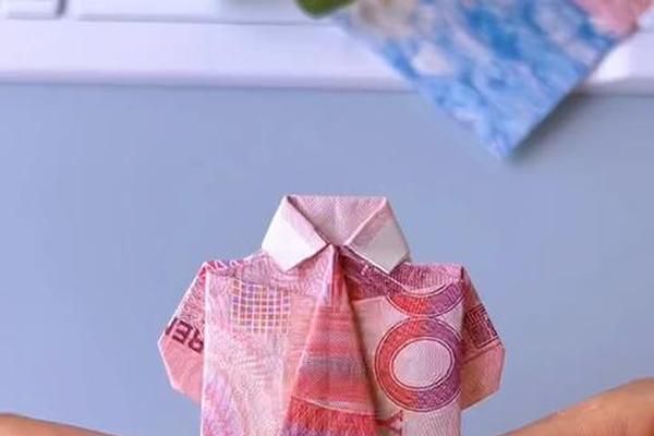 衬衫如何叠放、衬衫怎么叠放回纸板