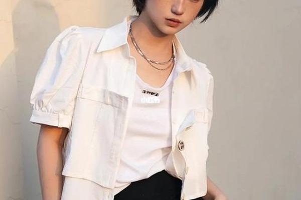 穿衣搭配图片女短发大全-短发女生衣服搭配图片