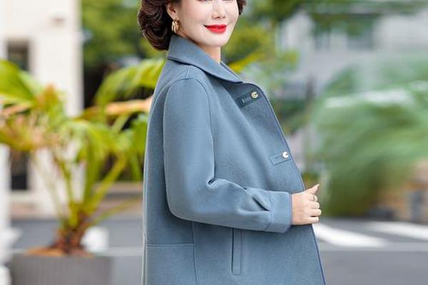 中老年女士秋冬时尚服装—中老年时尚女装文案